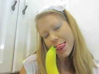 Hubble reccomend girls deepthroat banana