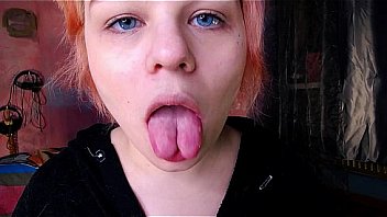 Airmail reccomend girl with splitted tongue wants