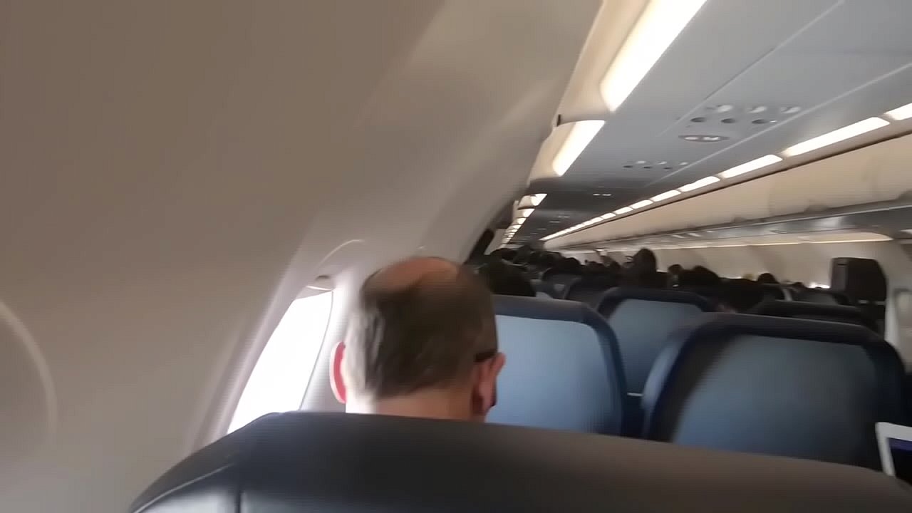 Porky recomended Sex on the plane with the passenger!