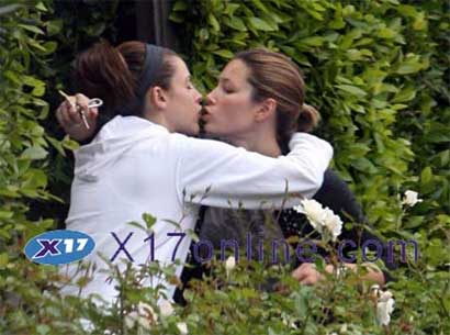 Biel jessica kiss lesbian