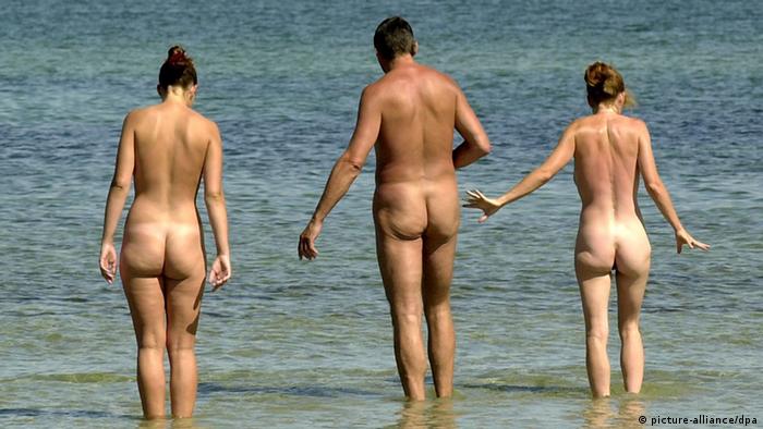 Stopper reccomend nude girls public beach