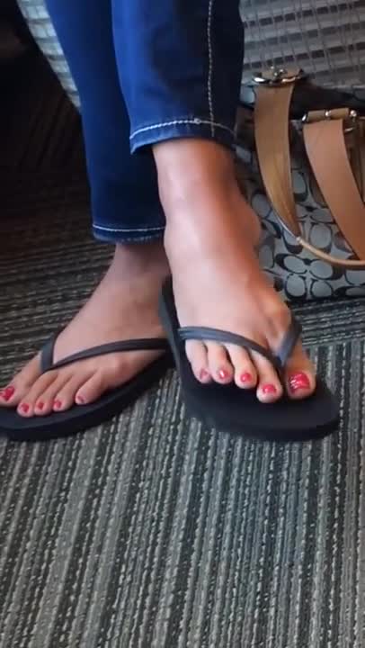 Mrs. R. reccomend flip flops feet